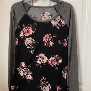 Women’s one size flowery shirt